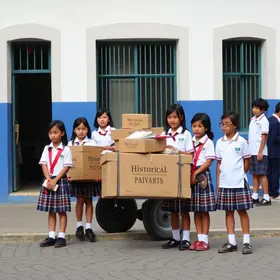 uniformes e kits escolares