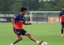 Ferreirinha treina com bola