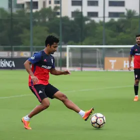 Ferreirinha treina com bola