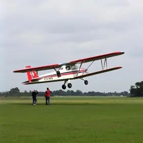 avião monomotor