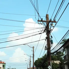 fios em poste
