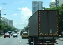 Carreta em 'L' congestionamento Fernão Dias